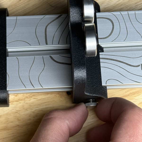 the tabletop arrow spinner shown with adjustable thumbscrews to move the bearing posts